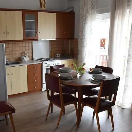 Elena's Seaside Apartment