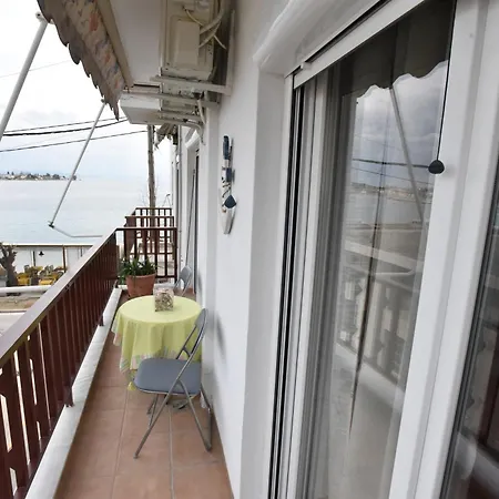 Elena's Seaside Apartment Agria