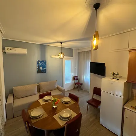 Elena's Seaside Apartment *